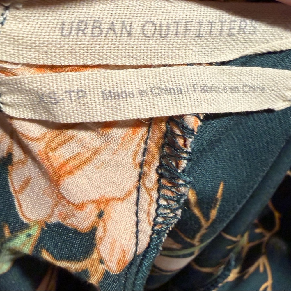 Urban Outfitters Betsy Floral Tie front Midi Dress - Picture 7 of 7